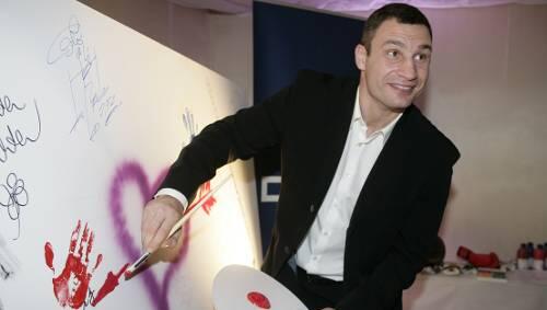 Beim Laureus-Award am 24. November zeigte er noch ein feines Händchen. Bald will Vitali Klitschko wieder härter hinlangen. Beim Laureus-Award am 24. November zeigte er noch ein feines Händchen. Bald will Vitali Klitschko wieder härter hinlangen.
