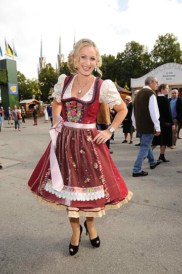 Alessandra Pocher, Claudia Effenberg und Co: Video: Promiandrang auf der Damenwiesn - Oktoberfest - Abendzeitung München