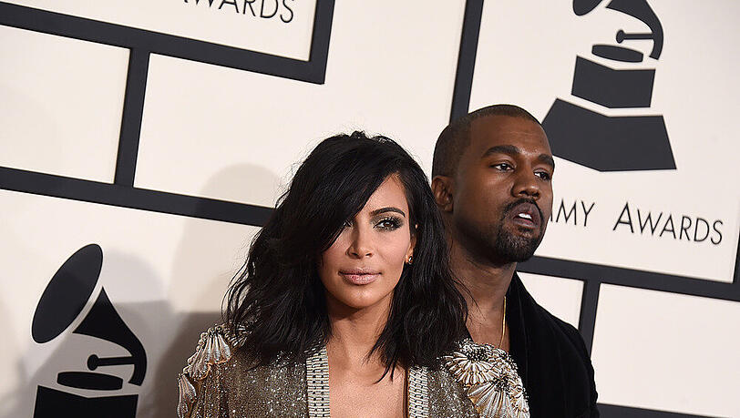 Kim Kardashian und ihr Mann Kanye West bei der Verleihung der Grammy Awards 2015 Kim Kardashian und ihr Mann Kanye West bei der Verleihung der Grammy Awards 2015