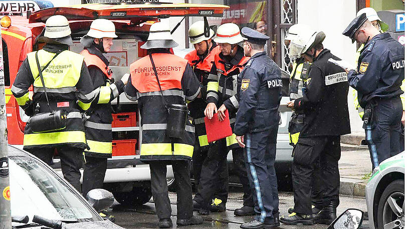 Rückte mit mehreren Einsatzkräften aus: die Feuerwehr in der Barerstraße. Die Bilder zum Wohnungsbrand in der Maxvorstadt.