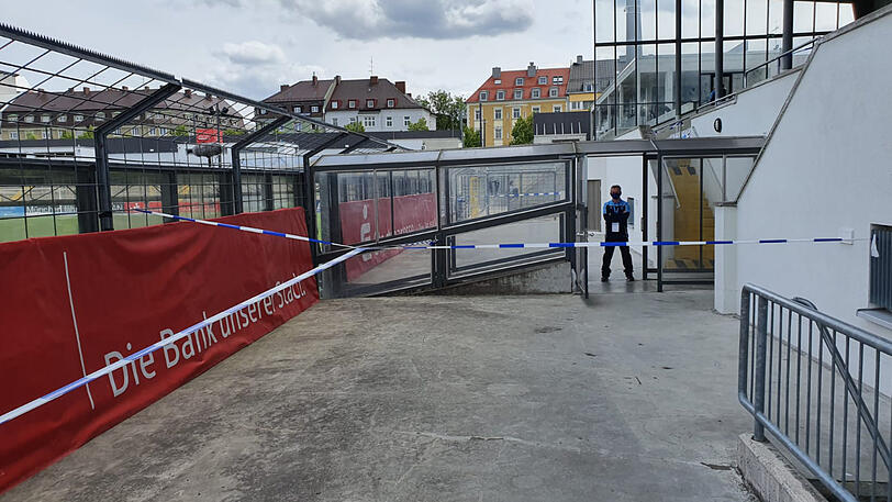 Wo sonst Medien und Spieler sich tummeln, ist in diesen Zeiten alles abgesperrt.
