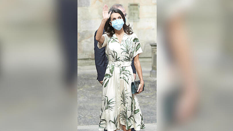 Königin Letizia von Spanien setzt auf florale Prints. Königin Letizia von Spanien setzt auf florale Prints.