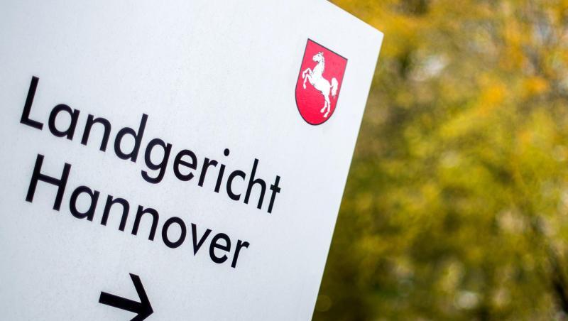 Vor dem Landgericht in Hannover muss sich eine 44-Jährige wegen der Mißhandlung ihrer Tochter verantworten.