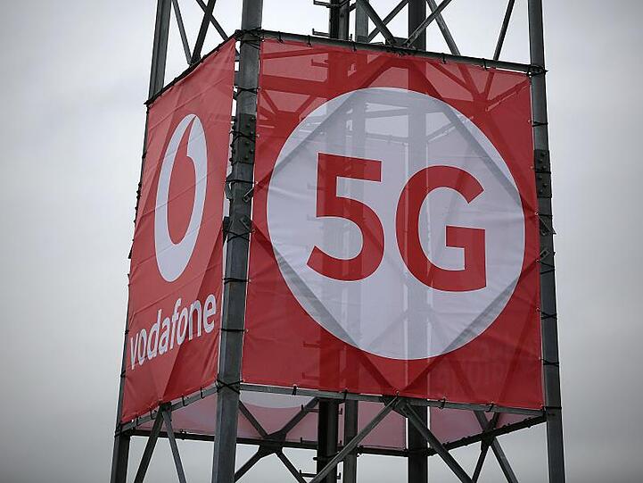 Mit Eigenwerbung: 5G-Antenne auf einem Testgelände.