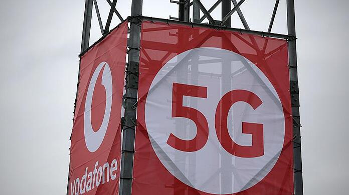 Mit Eigenwerbung: 5G-Antenne auf einem Testgelände.