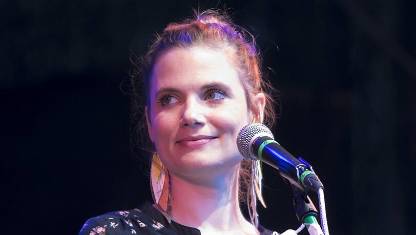 Der Mrs. Greenbird-Sängerin Sarah Nücken wurde ein Bein abgenommen.