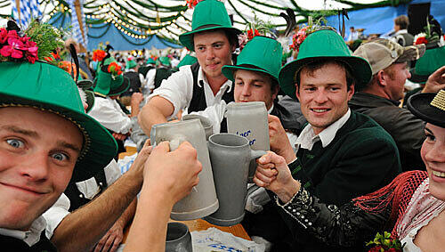 Na dann: Prost! Auf eine gelungene Wiesn. Na dann: Prost! Auf eine gelungene Wiesn.