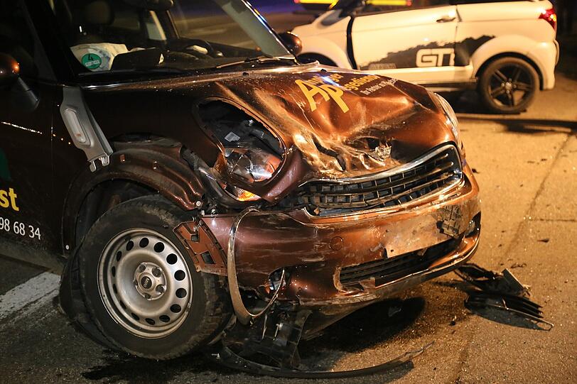Bei diesem Unfall auf der MÜ25 von Aschau am Inn in Richtung Ampfing hatte eine 16-jährige Fahranfängerin großes Glück - sie wurde nur leicht verletzt.