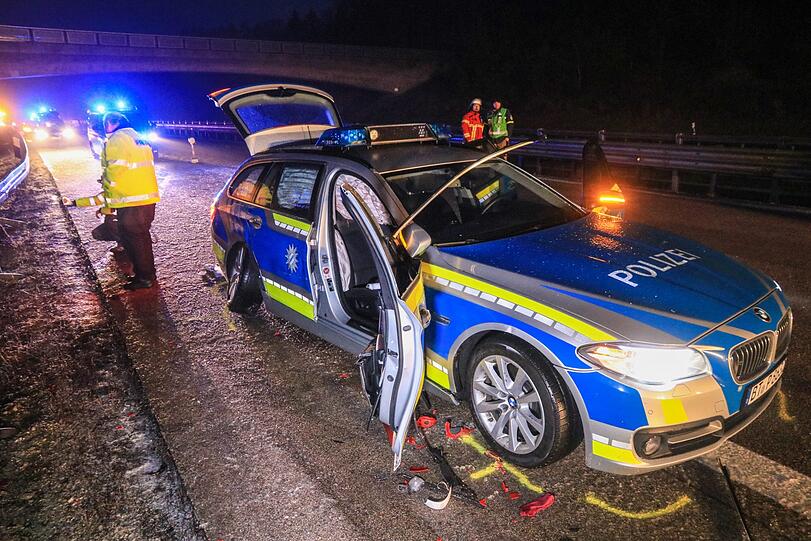 Tragischer Unfall auf der A73: Nach einem leichten Unfall mit Blechschaden wird ein Lkw-Fahrer von einem Auto erfasst und tödlich verletzt.