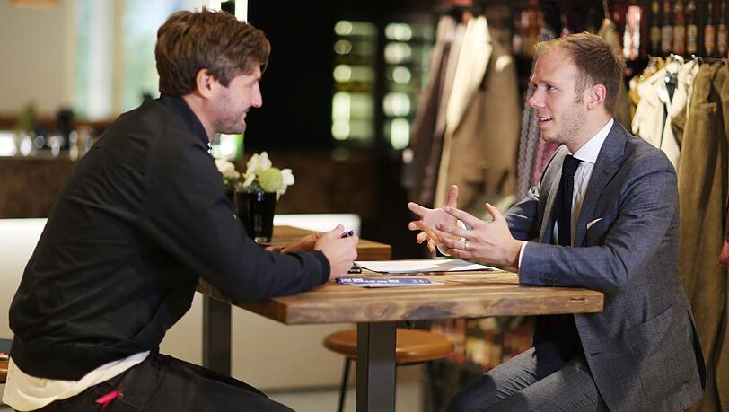 Interviewtermin in der Hirmer-Tagesbar: AZ-Redakteur Michael Burner und "Kauf lokal"-Chef David Thomas (r.). Interviewtermin in der Hirmer-Tagesbar: AZ-Redakteur Michael Burner und "Kauf lokal"-Chef David Thomas (r.).