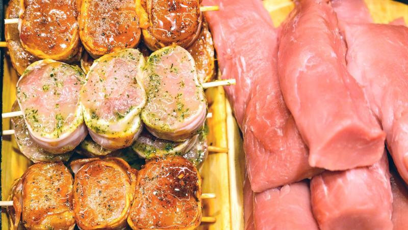Fleischwaren liegen in einer Theke einer Fleischerei. Foto: Christophe Gateau/dpa/Symbolbild Fleischwaren liegen in einer Theke einer Fleischerei. Foto: Christophe Gateau/dpa/Symbolbild
