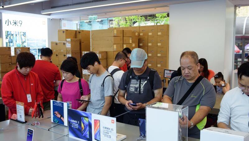 Shop von Xiaomi in Hongkong: Sein neues Smartphone "Redmi Note 8" bringt das Unternehmen mit einem offiziellen Startpreis ab 249 Euro auch in Deutschland in den Handel. Shop von Xiaomi in Hongkong: Sein neues Smartphone "Redmi Note 8" bringt das Unternehmen mit einem offiziellen Startpreis ab 249 Euro auch in Deutschland in den Handel.