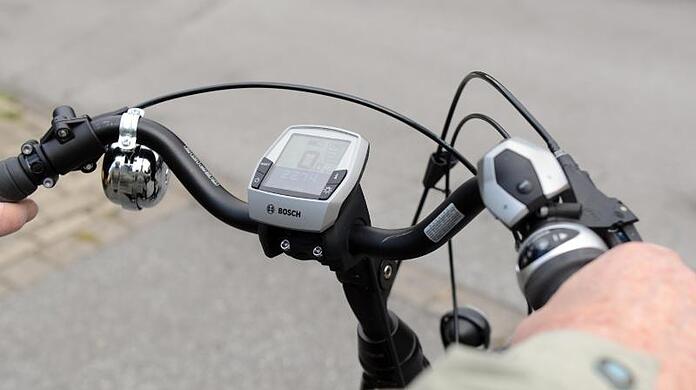 Bei einer Fahrt auf dem Elektrorad ist die Gefahr eines tödlichen Unfalls nach Berechnungen der Allianz dreimal höher als auf einem normalen Fahrrad ohne Motor.