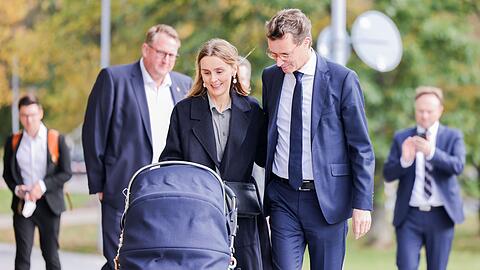 Hendrik Wüst mit seiner Ehefrau Katharina und Tochter Philippa.
