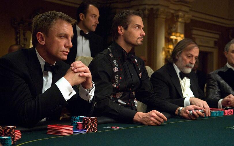 Als Daniel Craig (links) 2006 erstmals in der Rolle als James Bond zu sehen war, begann eine neue 007-Ära, die erst 2021 mit "Keine Zeit zu sterben" endete. Als Daniel Craig (links) 2006 erstmals in der Rolle als James Bond zu sehen war, begann eine neue 007-Ära, die erst 2021 mit "Keine Zeit zu sterben" endete.