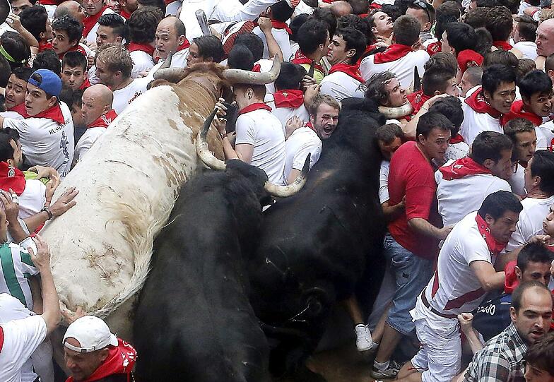 Stierhatz brutal: Aktuelle Bilder aus Pamplona.