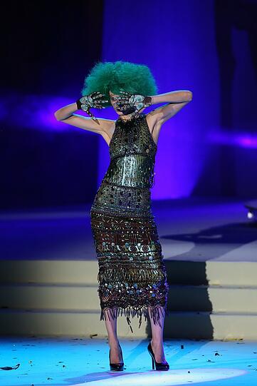 Voller Einsatz gegen HIV und AIDS: Beim Life Ball 2015 kämpfen die Stars und Sternchen sehr freizügig um Spenden. Die Bilder von der schrillen Benefiz-Gala.
