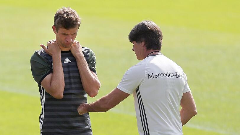 Joachim Löw ist während dem Trainingslager für die WM in Russland als Therapeut gefordert. Joachim Löw ist während dem Trainingslager für die WM in Russland als Therapeut gefordert.