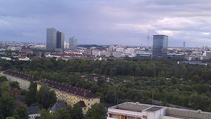 Von Weitem zu sehen: die Highlight Towers. Von Weitem zu sehen: die Highlight Towers.