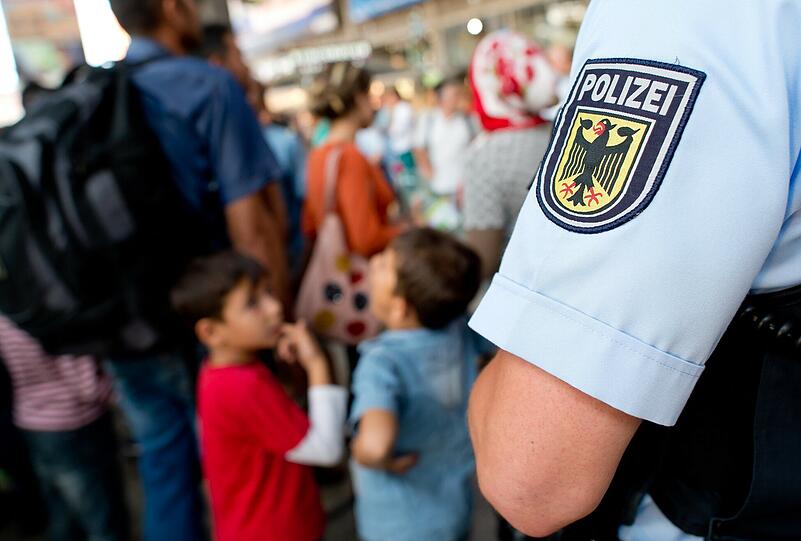 Am frühen Abend treffen weitere Züge am Hauptbahnhof ein - die Bundespolizei rechnet mit etwa 500 weiteren neu ankommenden Flüchtlingen.