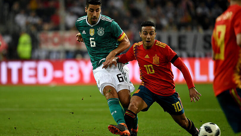 Das war aber ein schnelles Wiedersehen zwischen deutschen FC-Bayern-Kollegen und Thiago. Sie trafen am Freitagabend im Länderspiel Deutschland gegen Spanien aufeinander. Zwar blieb Thiago ohne Tor, doch der Mitteldkoordinator gab eine gute Bewerbung in Richtung WM ab.