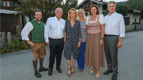 Sie diskutierten beim CSU-Stammtisch: Florian Sareiter, CSU-Ortsvorsitzender in Bad Wiessee, FC-Bayern-Präsident Uli Hoeneß, Schauspielerin Maria Furtwängler, Moderatorin Gabriele Dorby, Bauministerin Ilse Aigner und Bürgermeister Olaf von Löwis.