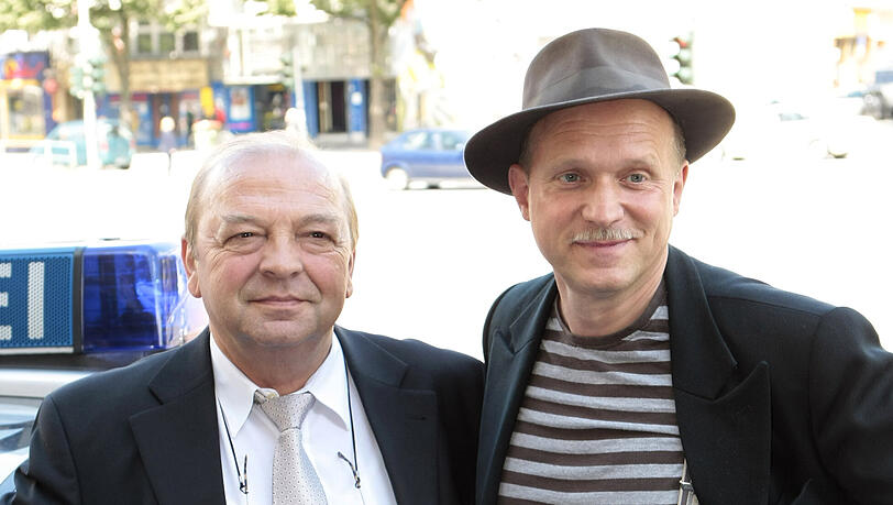 Schon 2008 wird Horst Davids Geschichte in dem ARD-Doku-Drama „Der Mann, dem die Frauen vertrauten – Der Serienmörder Horst David“ (Regie Walter Harrich) mit Ulrich Tukur in der Rolle des Serienmörders verfilmt. Josef Wilfling spielt sich selbst. Schon 2008 wird Horst Davids Geschichte in dem ARD-Doku-Drama „Der Mann, dem die Frauen vertrauten – Der Serienmörder Horst David“ (Regie Walter Harrich) mit Ulrich Tukur in der Rolle des Serienmörders verfilmt. Josef Wilfling spielt sich selbst.