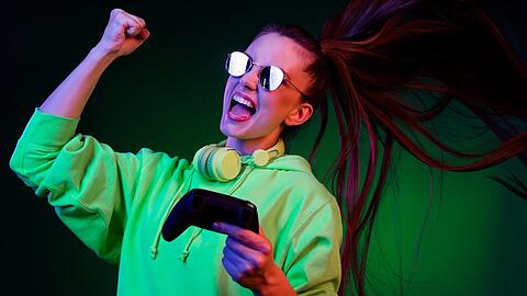Egal ob Konsole, PC oder Smartphone: Bei Games können Spielerinnen und Spieler kräftig sparen.