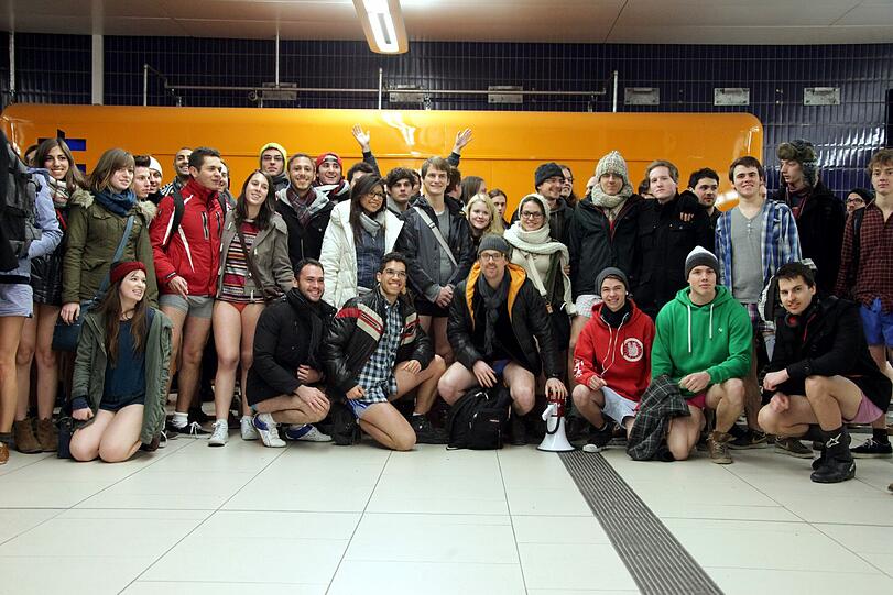 So macht U-Bahn fahren Spaß. Die Bilder vom Unterhosen-Flashmob in München.