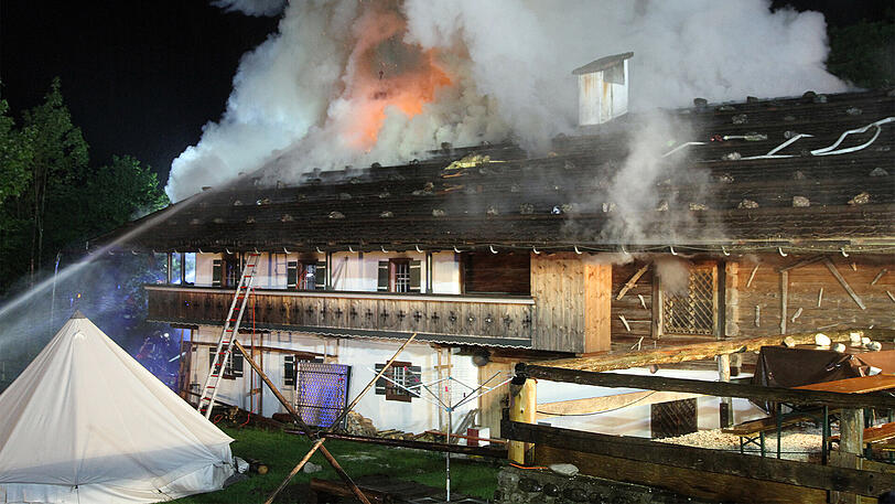 Tödliches Inferno im Mai 2015 in Schneizlreuth - ausgelöst hatte den brand wohl eine weggeworfene Zigarette.