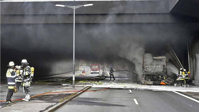 Weitere Bilder vom Feuerwehreinsatz am Mittleren Ring.