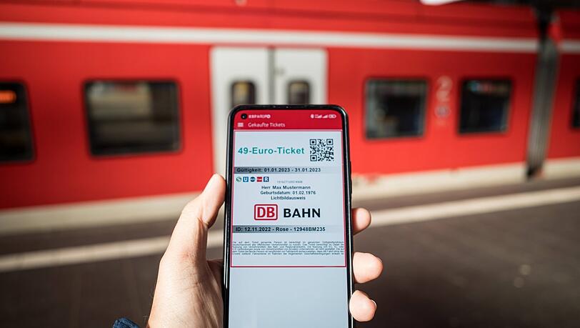 Eigentlich soll das bundesweite 49-Euro-Ticket zum 1. Januar eingeführt werden. Doch daraus wird wohl nix.