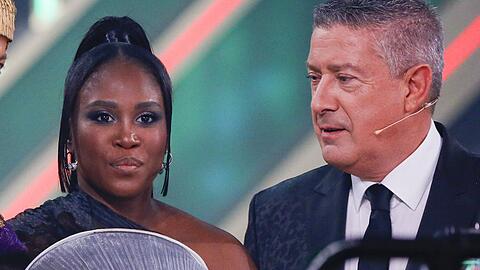 Motsi Mabuse und Joachim Llambi verstehen sich eigentlich gut, aber jetzt schmiedet die "Let's Dance"-Jurorin einen fiesen Plan gegen ihren Kollegen.