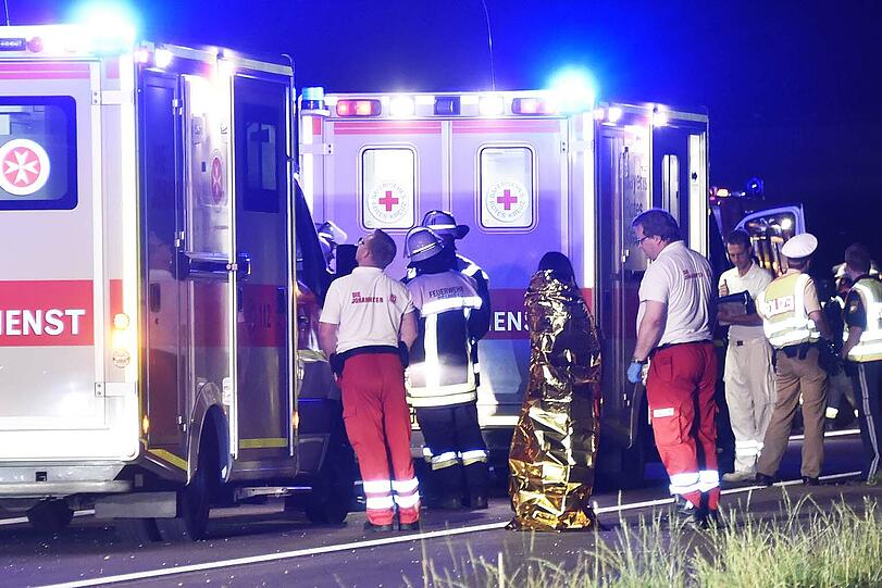 Der Audi hat den Fiat förmlich abgeschossen. Fünf Menschen, darunter ein Kind, wurden bei dem Unfall verletzt.