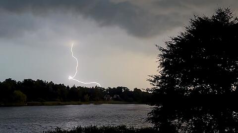 Vielerorts sorgten Gewitter mit Starkregen schon am Abend f&uuml;r Abk&uuml;hlung.