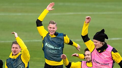 Die BVB-Profis um Lukasz Piszczek, Steffen Tigges, Raphael Guerreiro und Erling Haaland (l-r) wollen Manchester City die Sensation schaffen.