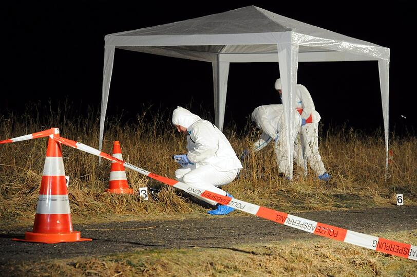 In welchem Zusammenhang diese beiden Personen zum Geschehen stehen, war zunächst nicht bekannt.