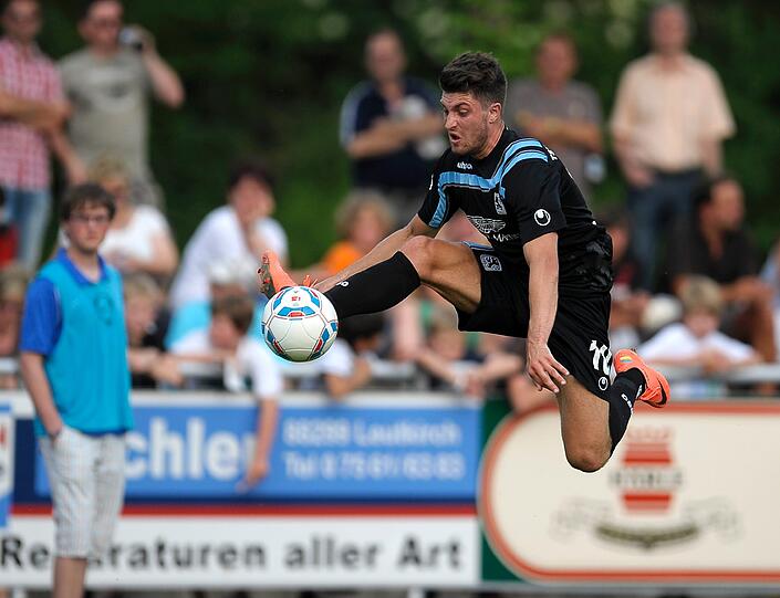 Die Löwen haben am Dienstagabend das erste Testspiel der Saison mit 13:0 beim Kreisligisten FC Leutkirch gewonnen. Die Bilder des Spiels.