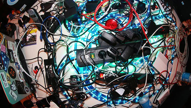 Netzwerk- und Strom-Kabel beim Chaos Communication Congress im Congress Centrum (CCH) in Hamburg. Zum jährlichen Kongress der Hackerszene werden mehr als 12000 Teilnehmer in Hamburg erwartet. Netzwerk- und Strom-Kabel beim Chaos Communication Congress im Congress Centrum (CCH) in Hamburg. Zum jährlichen Kongress der Hackerszene werden mehr als 12000 Teilnehmer in Hamburg erwartet.