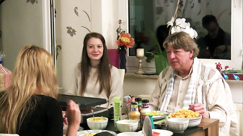 Die 22-jährige Sandra-Janine muss ihre Familie davon überzeugen, dass sie nun mit Walter Freiwald zusammen ist