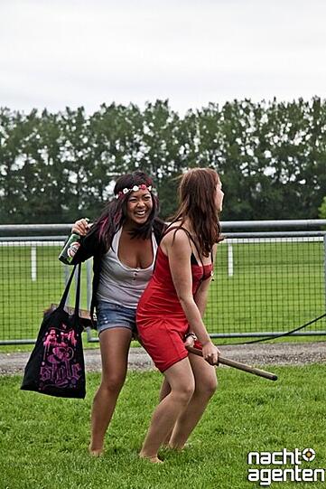 Das Greenfields Festival stellte die Galopp-Rennbahn in Riem auf den Kopf. Sven Väth heizte mit seinen Kollegen ein. Mehr Bilder von der Veranstaltung gibt's unter www.nachtagenten.de.