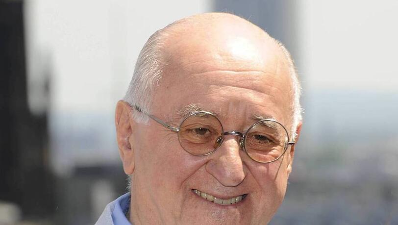 Alfred Biolek wird 80 Jahre alt - hier posierte er Anfang Juni in Köln Alfred Biolek wird 80 Jahre alt - hier posierte er Anfang Juni in Köln
