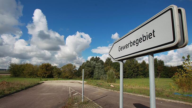 Kein Platz für Artenvielfalt bieten Bayerns Gewerbegebiete. Kein Platz für Artenvielfalt bieten Bayerns Gewerbegebiete.