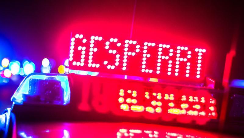 "Gesperrt" wird auf der Autobahn auf einem Polizeifahrzeug angezeigt. Foto: Marcel Kusch/Archiv "Gesperrt" wird auf der Autobahn auf einem Polizeifahrzeug angezeigt. Foto: Marcel Kusch/Archiv