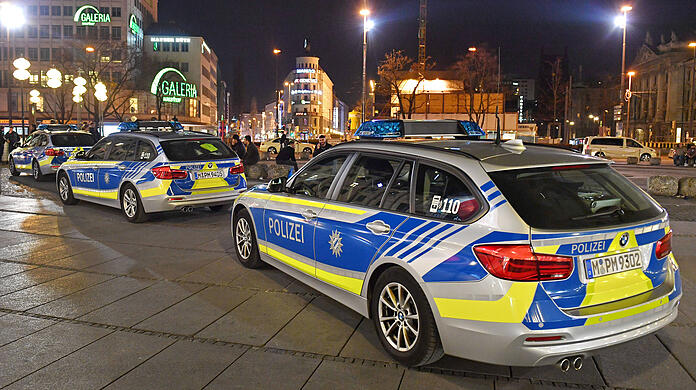 Streifenwagen am Stachus in der Münchner Innenstadt. (Archivbild)