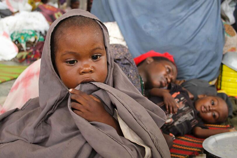 Vor allem aber die Kinder sind Opfer der Tragödie. Hunger und Durst machen ihnen schwer zu schaffen.