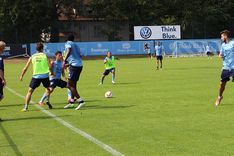 Schrecksekunde für Degenek beim Training am Freitag. Hier die Bilder vom Vormittagstraining.