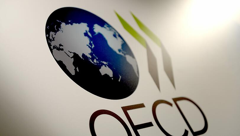Die OECD kritisiert die Subventionierung fossiler Energieträger und möchte die Gelder lieber in den Klimaschutz in Entwicklungsländern stecken. Die OECD kritisiert die Subventionierung fossiler Energieträger und möchte die Gelder lieber in den Klimaschutz in Entwicklungsländern stecken.