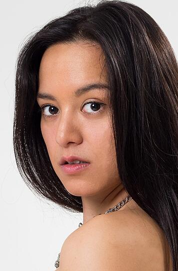 Maria ist 22 Jahre alt, 1,67m groß und wohnt in München.