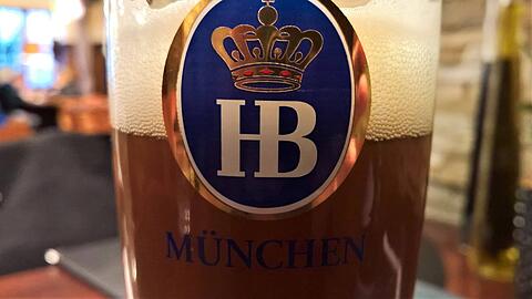 Noch wirkt sich der Ukrainekrieg nicht negativ auf den Münchner Bierpreis aus. Aber die Aussichten sind düster.